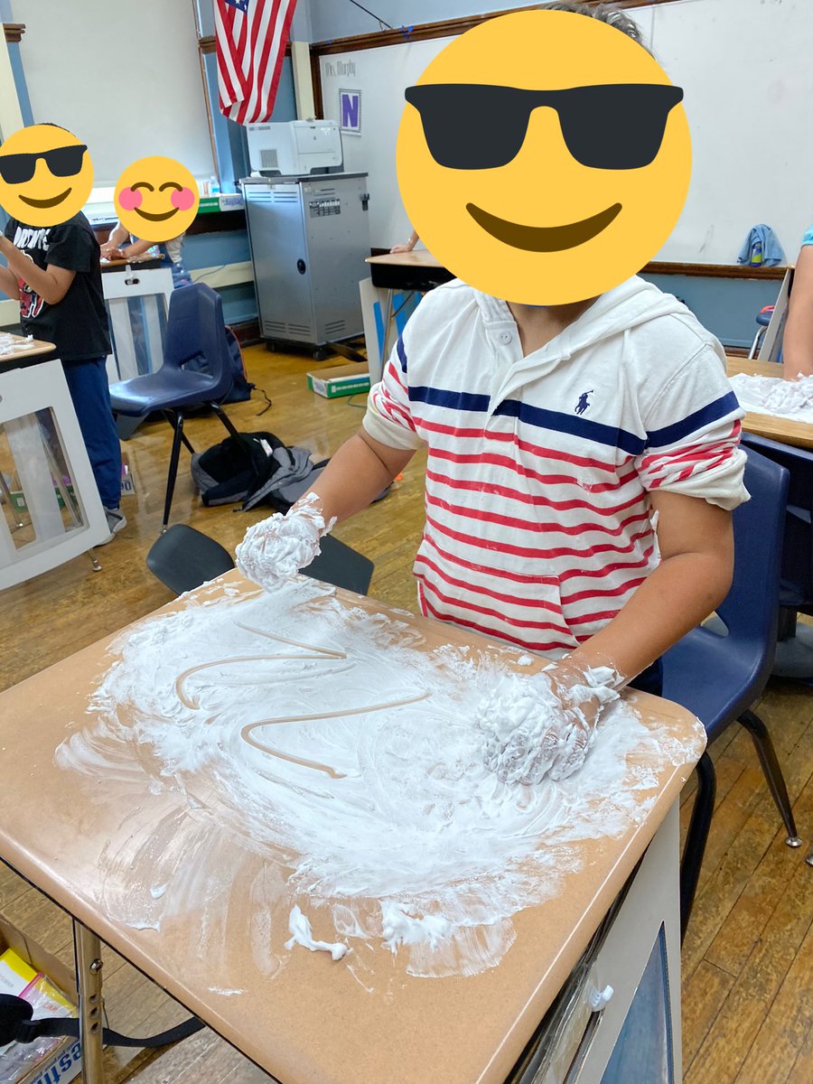 MrsMmultiplies's tweet image. After two long days of testing, sometimes we just need to get our hands *clean* They had a blast!  #shavingcream #cursivepractice #mathpractice #handson #cps #hibbardhuskies