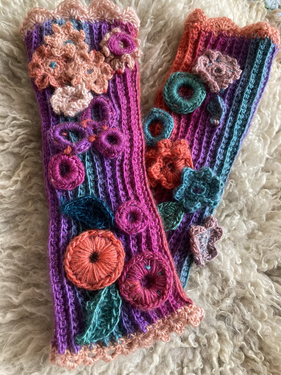 Chachasmaking's tweet image. Ooh, my Coral Reef arm warmers have just sold! It’s so exciting when someone buys something I’ve made. I’m really proud of these babies, as they were one of my first designs &amp;amp; i wasn’t sure if anyone else would love them like I do! 😂 #MyBabyGirlToo 😂😍