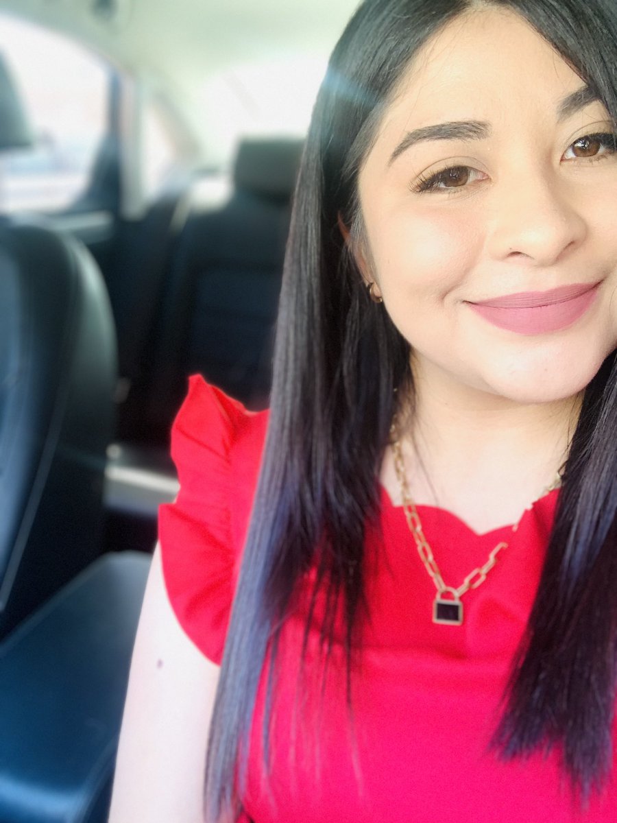 Ayer me di cuenta de que mi cara cada día se ve mas madura, y me importa menos la aprecia. Cada vez tengo menos amigos, amo el café y me preocupa el cambio climático. ¿Tendrá que ver con la etapa adulta?