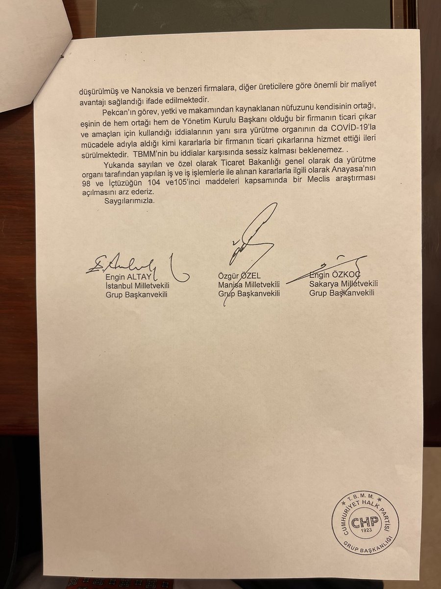 Eski Ticaret Bakanı Ruhsar Pekcan’ın nüfuzunu kullanarak başka kamu kurumu ve kuruluşlarına da kendi firmasının ürünü satmaya çalıştığına ilişkin araştırma önergesi,Akparti ve MHP oyları ile reddedildi.
Yolsuzluk iddiası kapatıldı.
Aslında yüce divanlık olay...
Tarihe geçti...