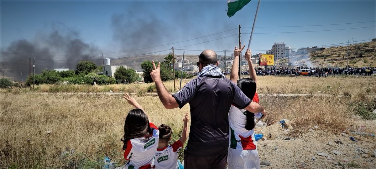 palestinoacadem's tweet photo. لو كل الدنيا تركتنا، ما بنترك لحظة عزتنا 🇵🇸🇵🇸
شكرا @CDPalestinoSADP  وشكراً لكل الأحرار المتضامنين مع قضيتنا.
#SavePalestine #Gaza_Under_Attack #savealsheikhjarrah #GenocideinGaza #PalestiniansLivesMatter #PLM https://t.co/wnT7P5fWsP