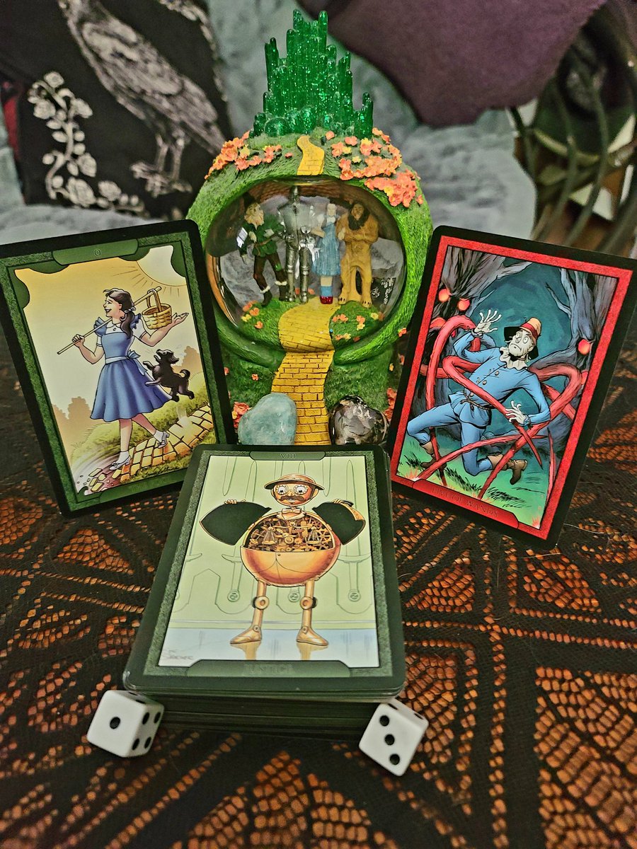 tarot_crow's tweet photo. Don't let anyone tell you that you can't do something. Be a Fool for what you love, be fair to yourself, &amp; follow the path to find your very own version of happiness💛 https://t.co/zbp3IobaWP