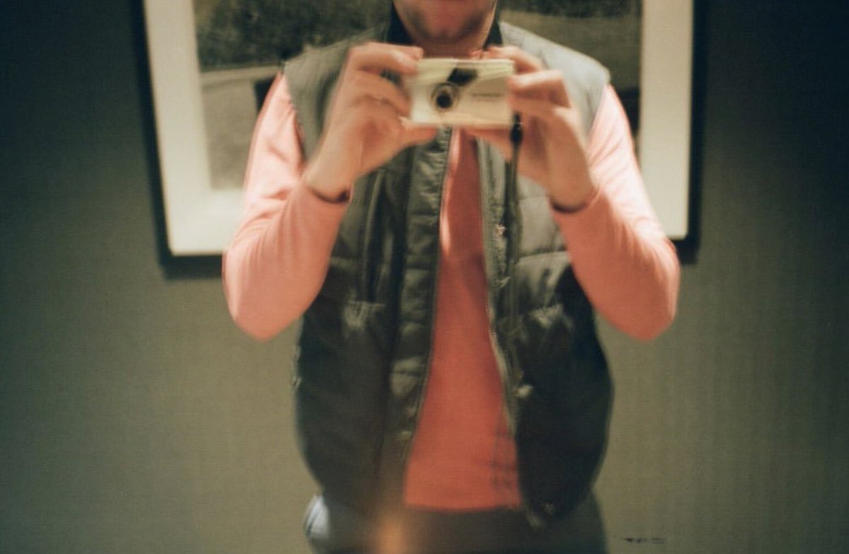 NHDETAlLS's tweet photo. film by Niall 📷 https://t.co/YeqGPyGP95