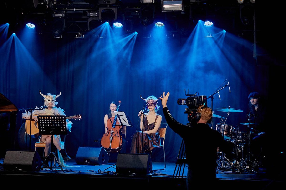 I did this one thing and I’ve been bitten by the music bug again 🪲 please consider me for your cello/gong requirements ✨