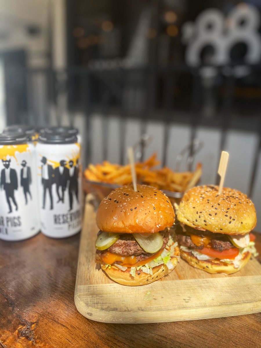 DanMcleod130's tweet photo. Featured Today @Pigandduke 12th Ave #TakeOutEdition Dinner For 2 Paired w/ 4 Tall Cans β’2 Certified Angus Chuck Cheese Burgers On Brioche w/ Berta Burger Sauce , 2 Garlic Fries & A 4 Pack Of Reservoir Pigs For $45β’ #havesome #yyc #yycpubs #yyceats #yycfood #yycdrinks π·π»π https://t.co/bG4MVyGN9B