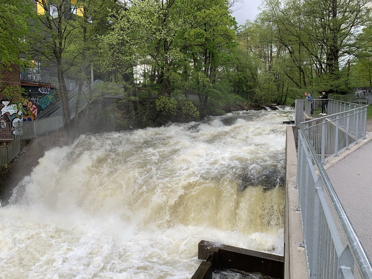 Vannføringen i Akerselva er nå på  25 m3/s. Da er vi nesten på nivå med en femårsflom.

Basert på målinger fra 1956–2019 er flomverdiene for Akerselva beregnet å være: årsflom 20,5 m3/s, femårsflom 27,0 m3/s, tiårsflom 33,3 m3/s og femtiårsflom 49,3 m3/s.