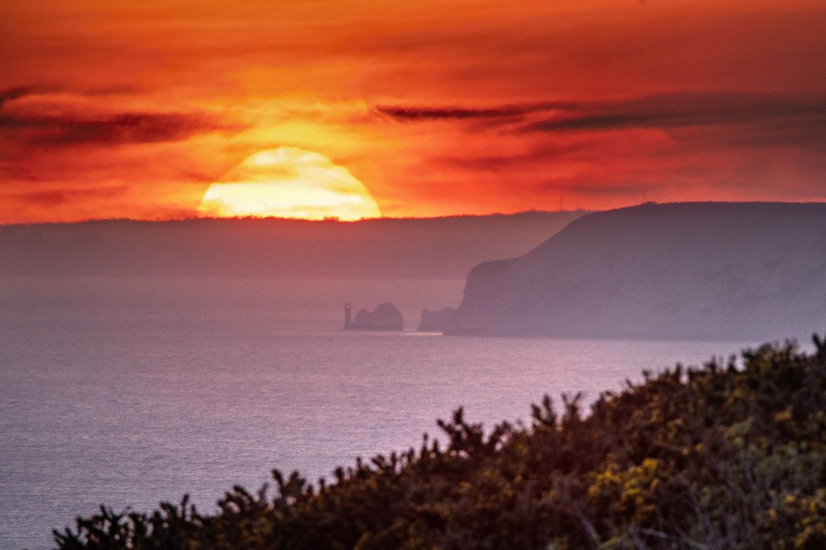 The Island has the most beautiful sunsets 🌅
📍The Needles Rocks &amp; Lighthouse