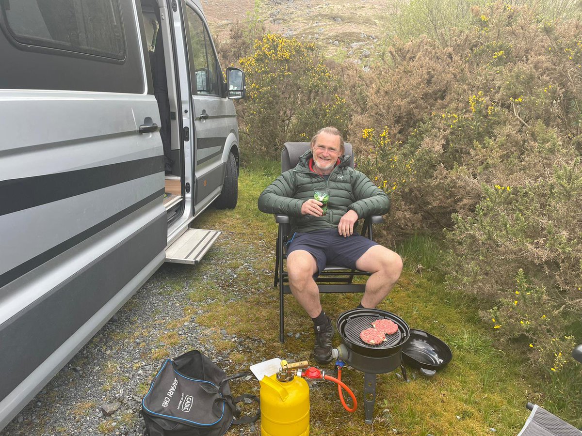 bobontour's tweet photo. Hoping for a clear sky at #GallowayForestPark the beauty of #VanLife #Homeiswhereyouparkit #VWCrafter #KnausBoxDrive homemade (van made) burgers #telescope #darksky #Stargazer https://t.co/wRb5wiMid9