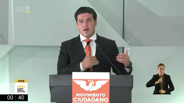 AndreyGM_Online's tweet photo. 📙📙📙Samuel García vuelve a romper reglas de debate; otra vez lleva dos celulares‼️

El candidato de Movimiento Ciudadano entregó un celular antes de iniciar el debate , pero entre sus pertenencias traía otro

https://t.co/J86krvZuBt

#PonteTransa ponte #NarcoLeon https://t.co/lj7rf2hdn0