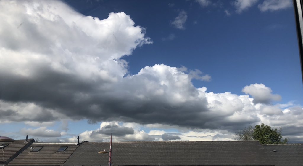 lotusflowerldn's tweet photo. Cotton wool strewn around the skies like some other-worldly pillow burst open. 😃 #absolutelynofilter https://t.co/WyTEjg9LKL