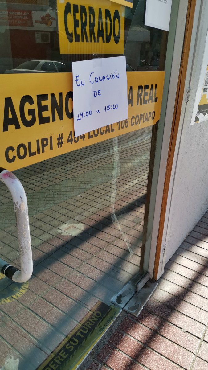 mixse_18's tweet photo. #chileexpreds una burla ponen horarios y sus trabajadores no los respetan #Copiapo como si hubiese tanto tiempo https://t.co/ms8OpBfavx