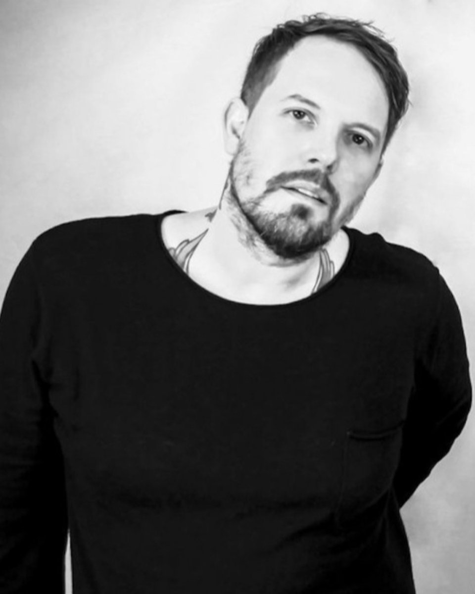 Get a song from Chris Broach now! Almost 50% off prices! Rush fees lowered! He needs your support &amp; you need a song for something personally lovely, sad, sweet, new, fresh, or fun (or something else). Tell him what you want &amp; he'll write it. Let's do this. downwrite.com/artists/chrisb…