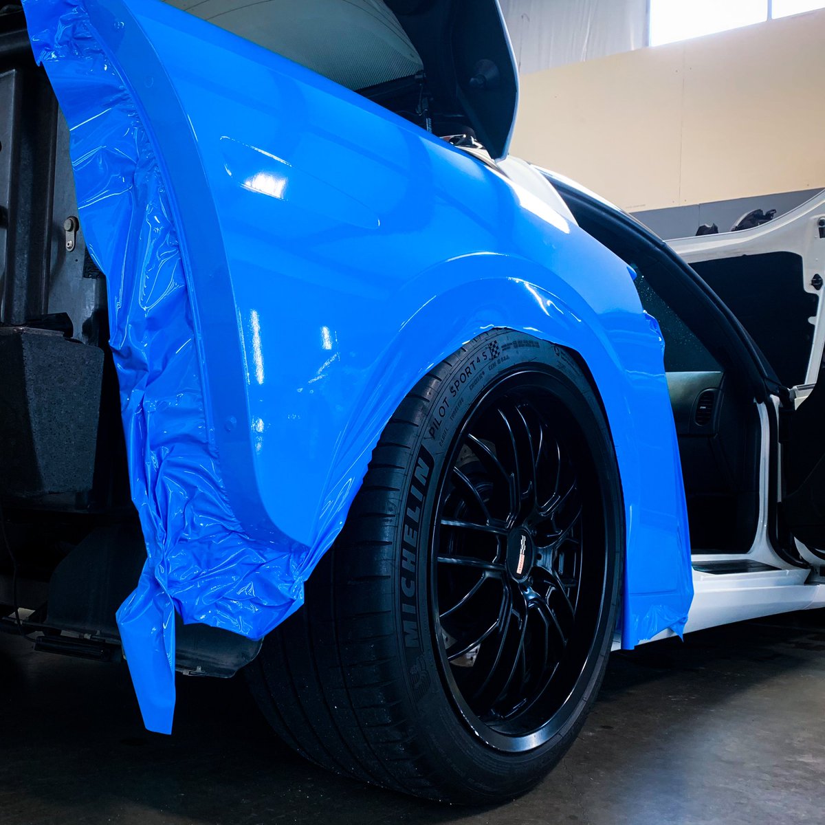 This C6 corvette is looking phenomenal in gloss light blue 😱
#wraps #wrapped #carwraps #vinylwraps #chevy #corvette