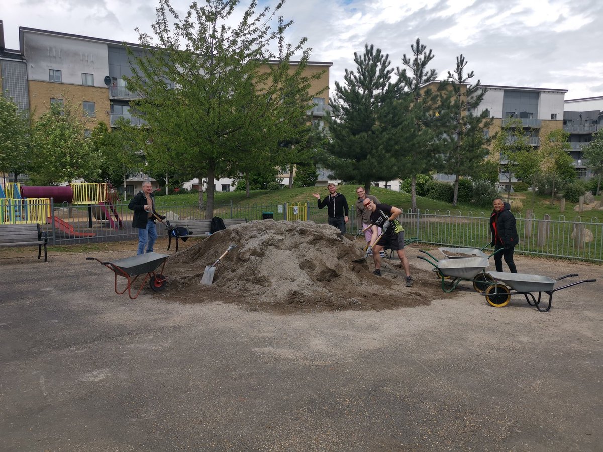 We also came back to <a href="/CallyPkFriends/">FriendsOfCallyPark</a> to continue the work of our colleagues and make an accessible path around the wood area of the Caledonian Park.
Thank you for coordination <a href="/TheBIGAlliance/">The BIG Alliance</a>
#EMIGreenWeek #csr #volunteering