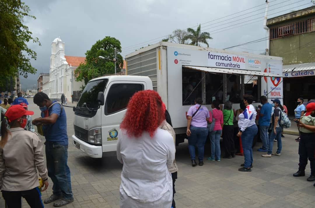 ConcejoM2021's tweet photo. #EnFotos📸|| La presidenta del Concejo Municipal Claribel Lugo y demás concejales de la Patria, apoyaron la jornada de Farmacia Móvil Comunitaria, la cual ofreció medicamentos con un costo por debajo del 70%, que una red de farmacia privada
#LegislandoParaElFuturo https://t.co/1yKngdDhit