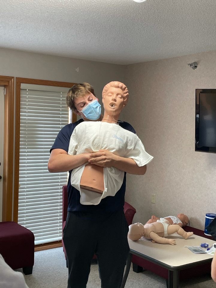 pbones13's tweet photo. Great opportunity I got yesterday. Learned BLS (basic life support). Beyond happy to get this experience. @CFCAPSMed https://t.co/Pjdu5udAYi
