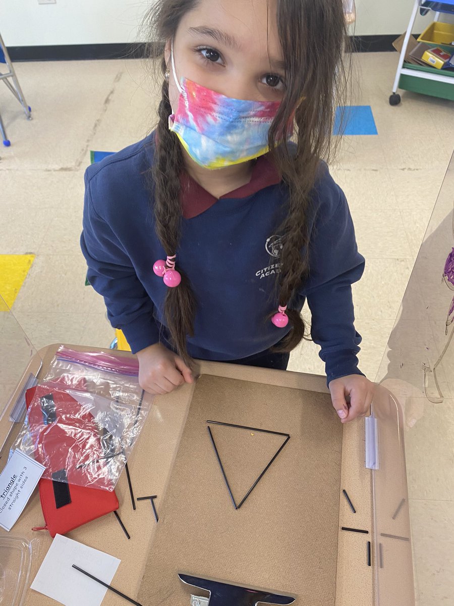 MisscutroneS's tweet photo. The great mathematicians of 1C are working on building shapes with straws. Hands on learning is our favorite! @EngageNY https://t.co/EBDX8UMpfR