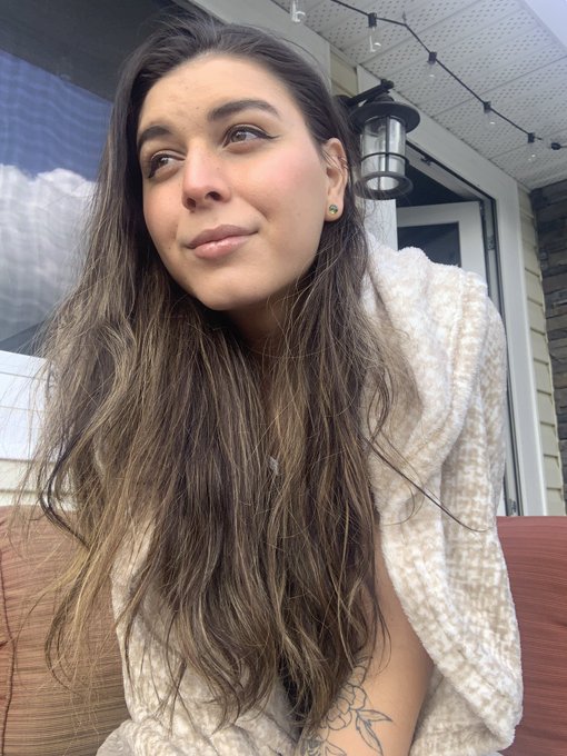 Im trying to get some pics in a cute bathing suit but the clouds keep blocking up the sun and the wind<a href="/tag/newprofilepic"class="tags"><span>#newprofilepic</span></a>