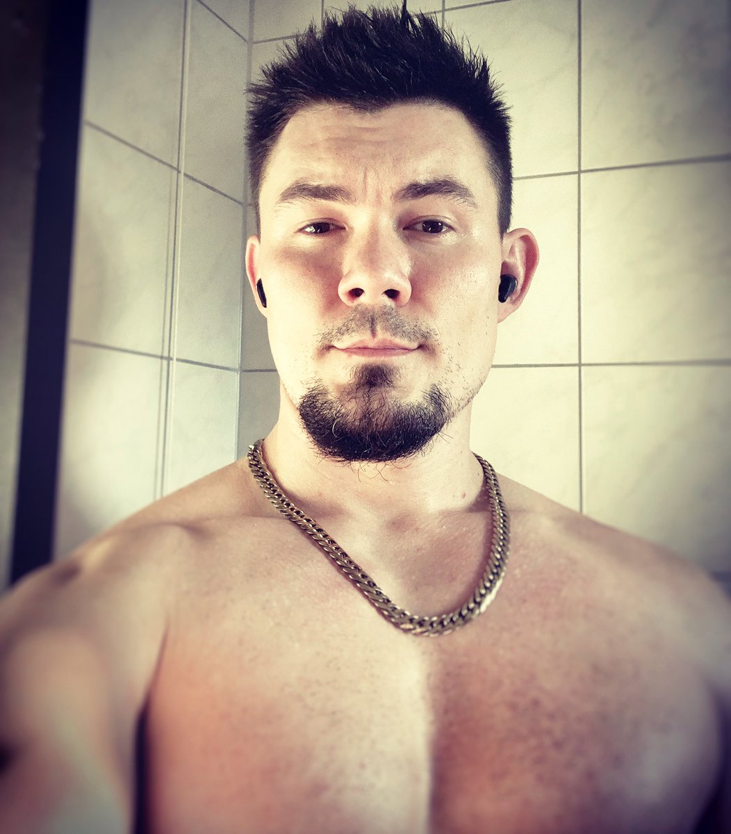 Chest day v.1 before gym  #bodybuildingnation #bodybuilding #chest #handsome #afterworkout #naked #man #menswear #menstyle #menaccessories #sport #workoutinspiration #workoutchallenge #workout #handsomeboy #casa #blogger #photography #style #instadaily #picoftheday #picofthedays