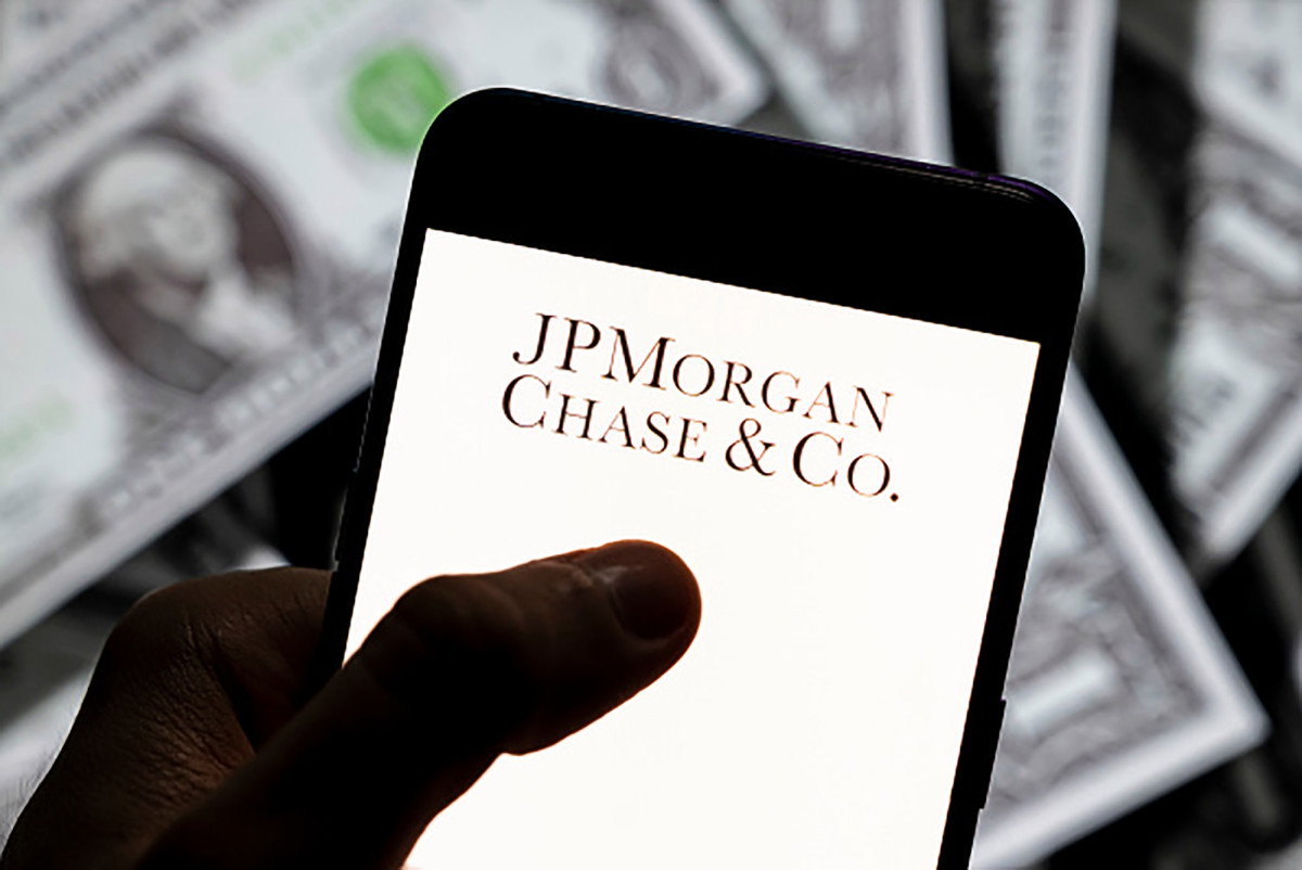 JPMorgan promotes two female bankers in race to succeed Jamie Dimon