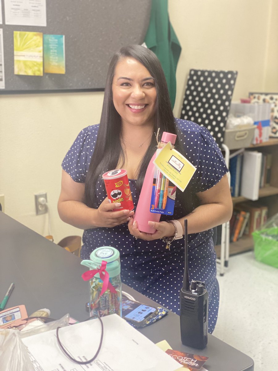 Gracias to our SEHS Instructional Specialists @apena_SEHS &amp; @MsErikaMorales you are brilliant💛 #SanEliNation