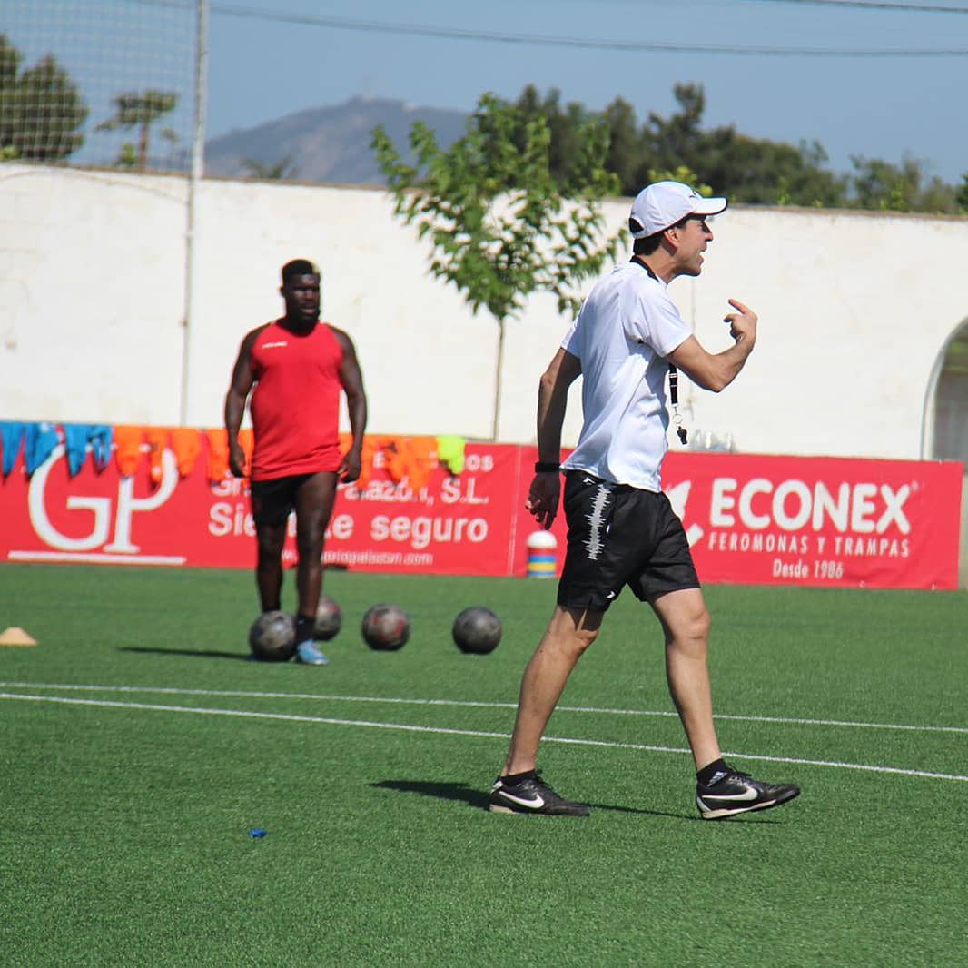 racingmurciafc's tweet photo. Primera jornada de trabajo de nuestro nuevo mister. 

¡Bienvenido y mucha suerte José Luis Acciari!

@genova_iss https://t.co/0RY5lPnDbN