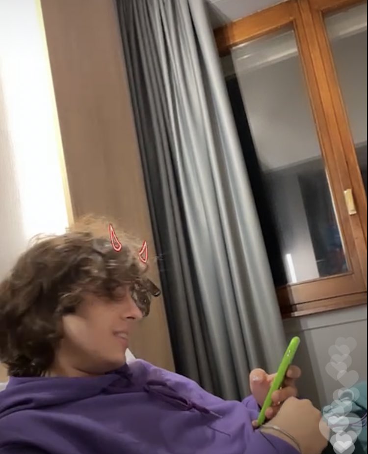 sempreinansia_'s tweet photo. SE ME LO DICI COSÌ FIGLIO MIO EH #amemici20 #amici20 #amici2020 #sangioxmilano #sangiovanni #sangio https://t.co/7nkFZ7pSiA