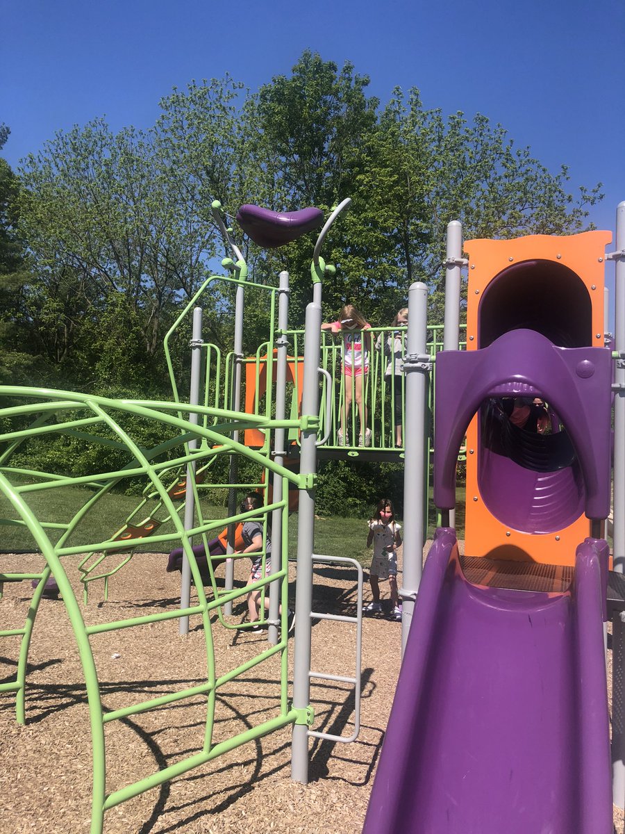 CarlyShockey's tweet image. Students in #MsShockeysClass explore seed dispersal by creating a design that mimics a maple tree seed. 🌳🍁✨🌬#mapletreeseeds @wcpsmd #32Wonder @RaegonClutz @emmakdoub