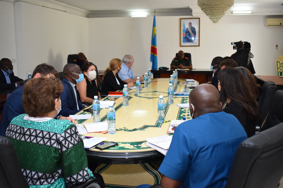 ZacheMATHINA6's tweet photo. #Nord-Kivu: Les activités humanitaires doivent se poursuivre normalement durant cette période de l'état de siège, c'est dans cette optique que le LtGén NDIMA CONSTANT Gouv militaire a réuni toute la communauté humanitaire et les agences du système des Nations-Unies ce mardi. https://t.co/SW3oyqLcTU
