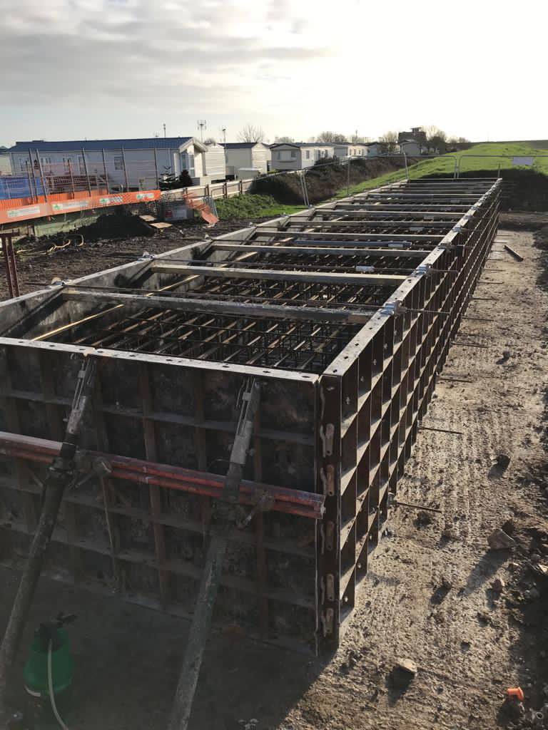 daformworkltd's tweet photo. Really enjoyable project constructing all #reinforceconcrete works forming bridge bases and abutment walls to allow installation of a precast bridge to link up #Jaywick and #StOsyth holiday park 🔨👷🏻 https://t.co/wCj5p5QdBG