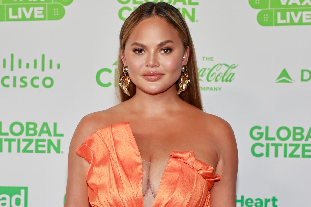 EXCLUSIVE Major retailer pulls out of deal with Chrissy Teigen over bullying scandal