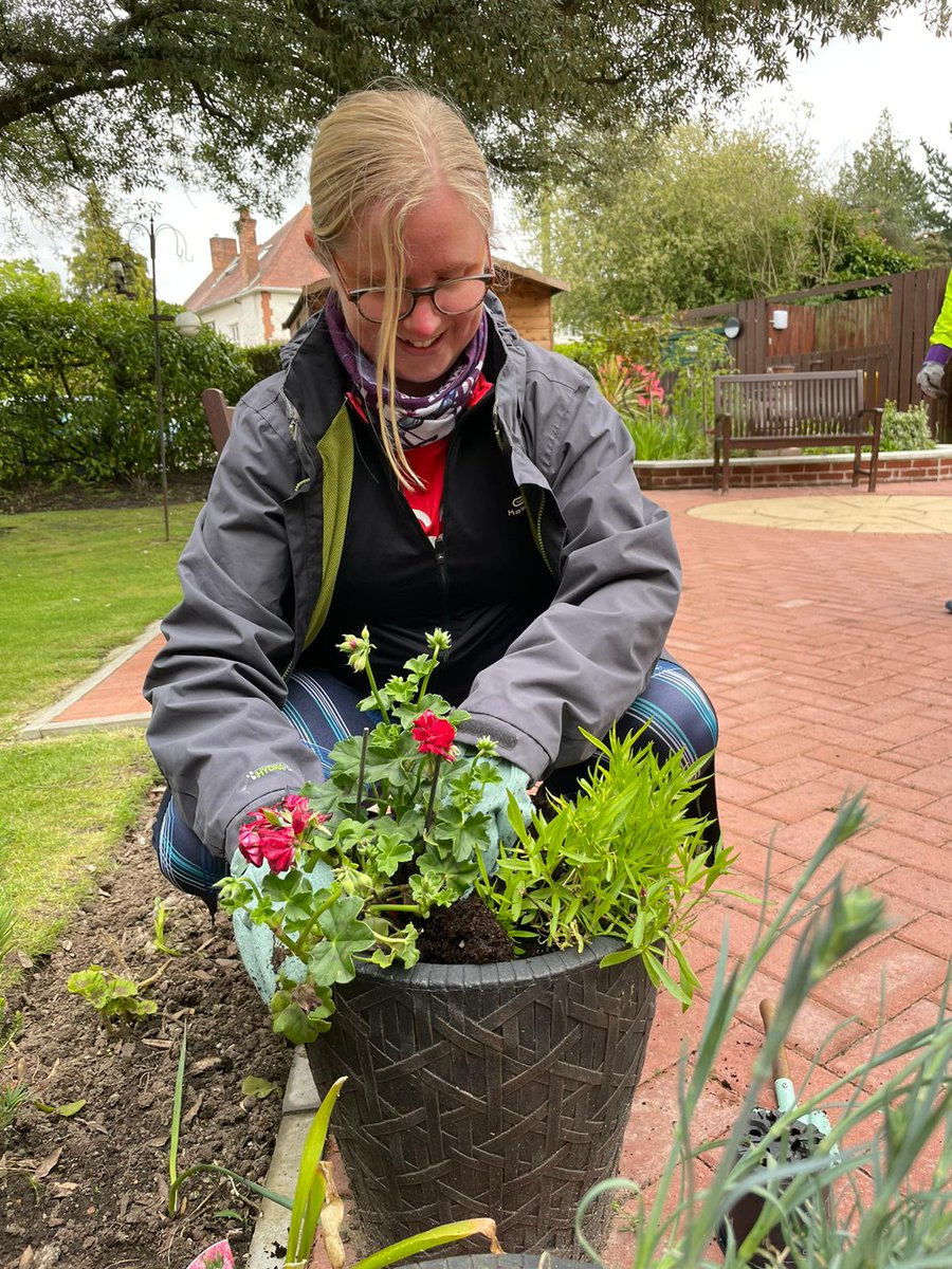 We might be keen runners, but Goodgym gives us green fingers! #communitymission #goodgym #newskills #communalgarden