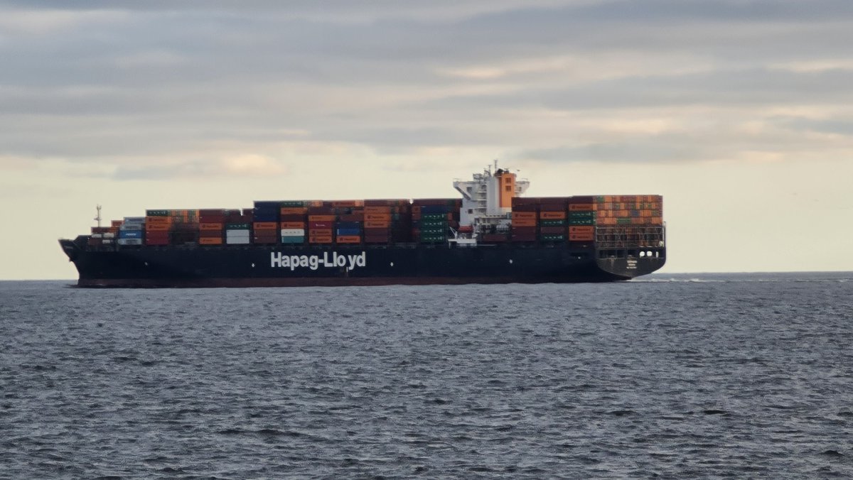 CagnazzoEng's tweet photo. Allá va Docker 😁 #nerdspeak https://t.co/4wipvC9tZz