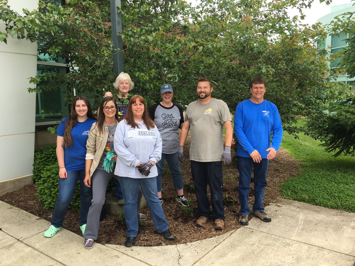 Staff at College Drive and Technology Drive worked with our maintenance department to “spruce up” our landscaping by adding new flowers around both campuses. We are #actcproud!