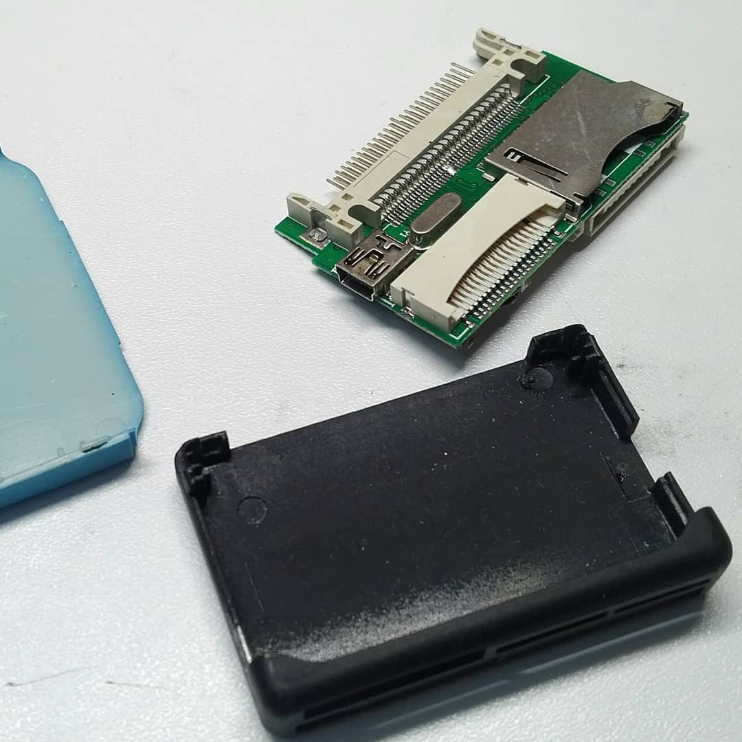 tamhanna's tweet image. #cardreader #teardown. My Defender #MultiCardReader, bought at Alza many years ago, starts acting up due to a problem with the #miniusbport. So I decided to open the #snapfit case and look what is inside. The most interesting thing for me is the…

📸 instagram.com/p/CPBs_Y_jFGO/