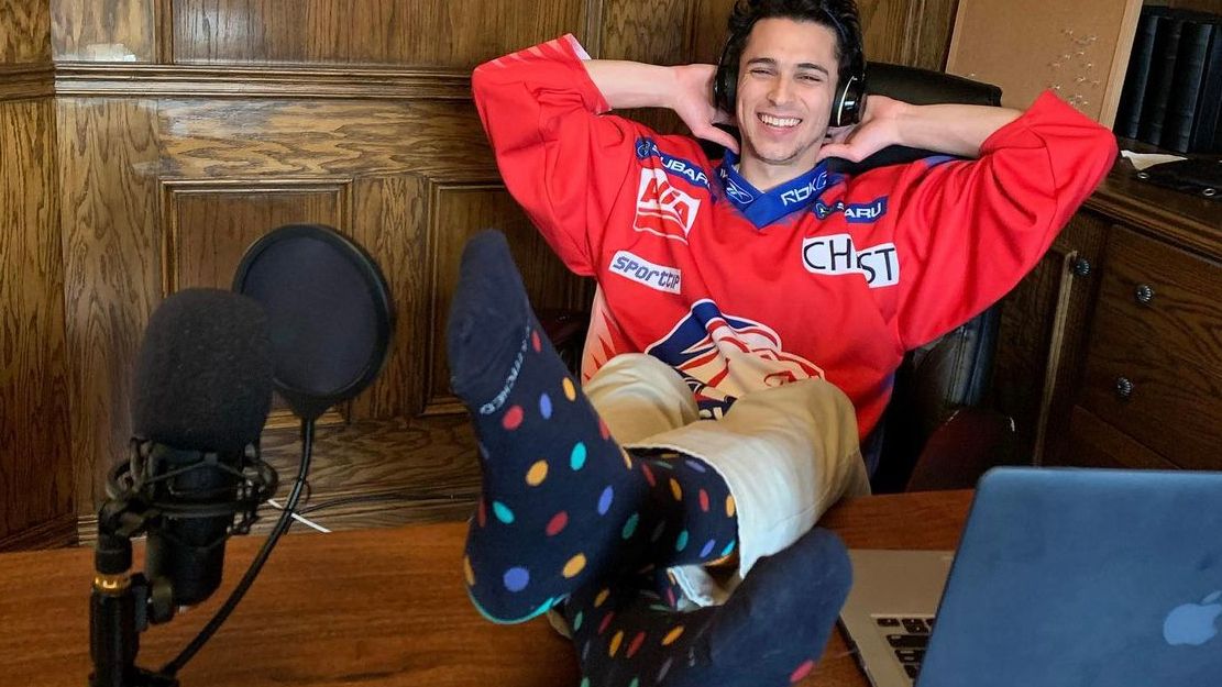 SockingBehavior's tweet image. Hey, Jase! You're lookin' mighty comfortable in your WFH uniform ft. SB socks 🧦 

Work from home in style: sockingbehaviour.com 

📸: (IG: the_fhnetwork)