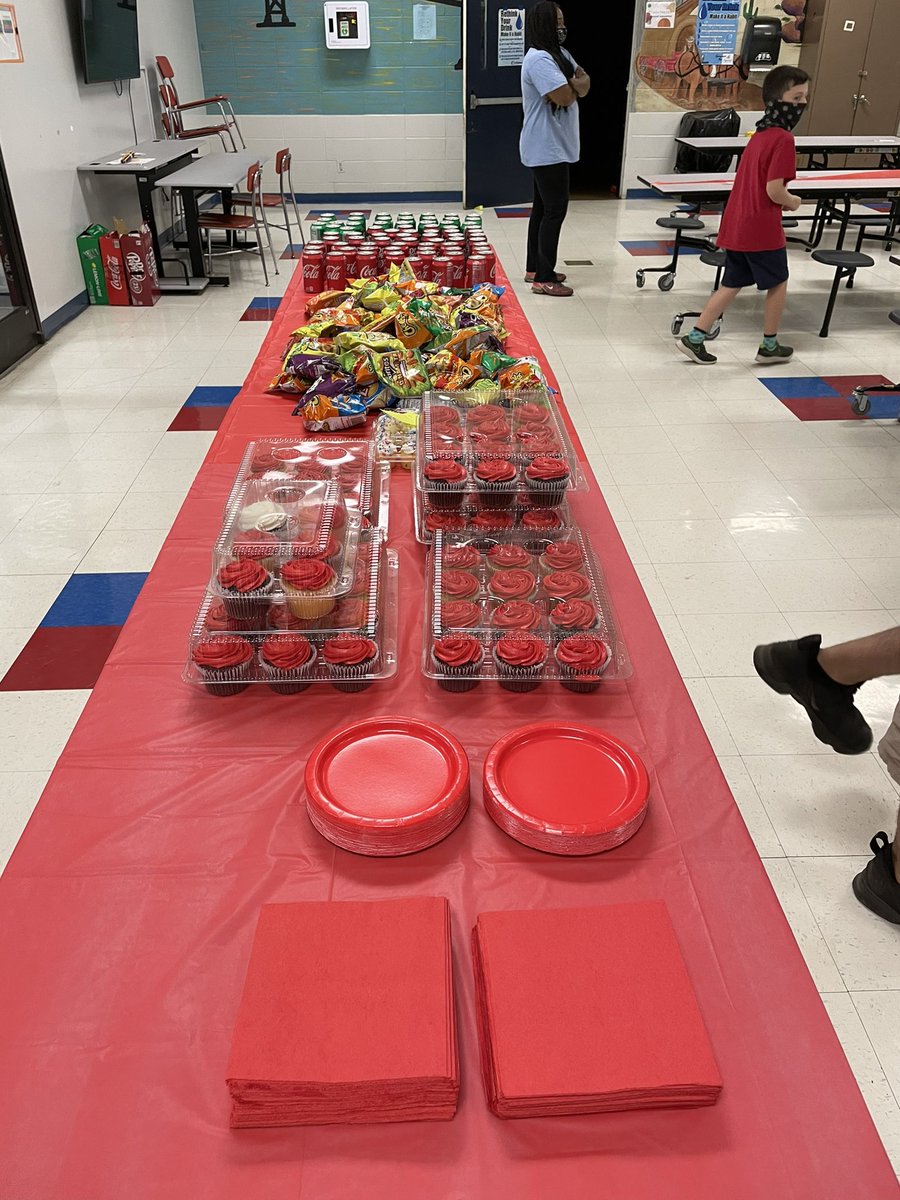 creid000's tweet photo. Congratulations Intrepidus for being the House Winner for this school year @RossRockets https://t.co/SQrfzTkDAH