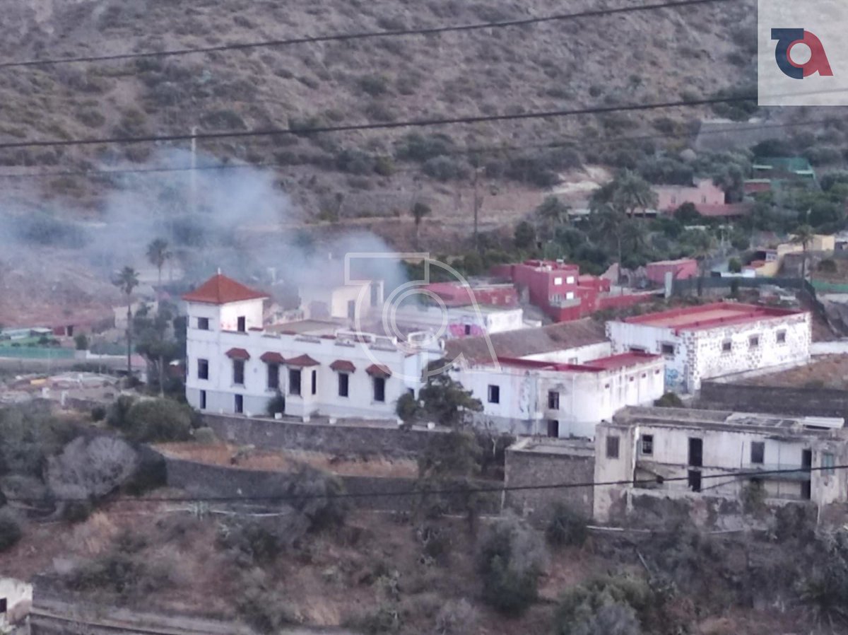 TeldeActualidad's tweet image. Última Hora: Nuevo incendio en la casona de la finca San Rafael (Telde) teldeactualidad.com/noticia/fotono…