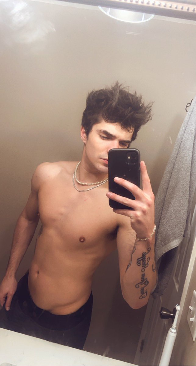 ColVans's tweet photo. Come tribute to this alpha #findom #alphamaster #cashmaster #muscledom #footdom @MASTER_UPDATES https://t.co/6mUgY1kf0m