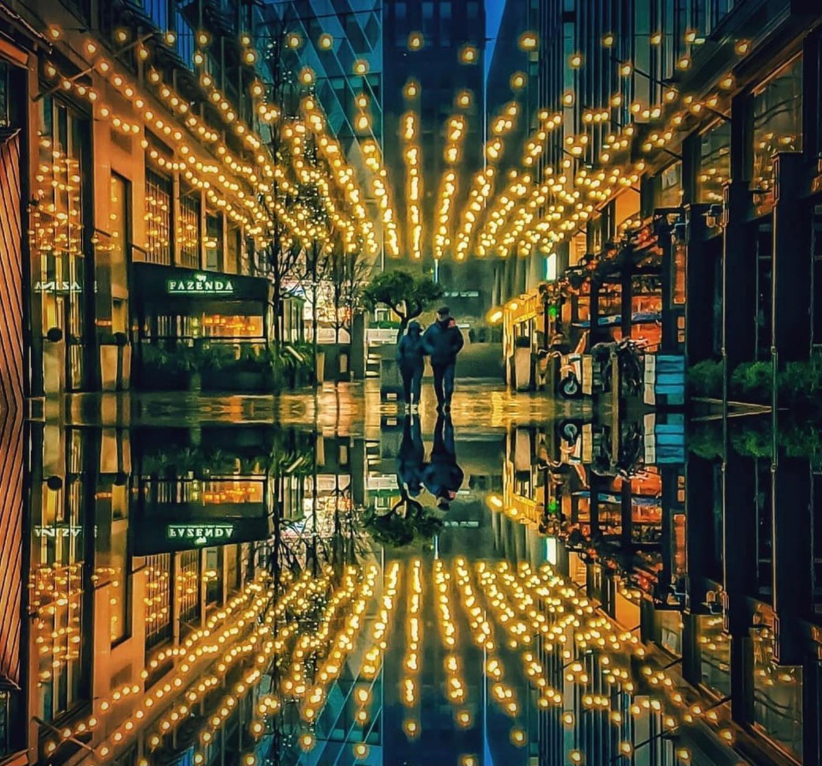 McrPulse's tweet photo. 📍The Avenue of light at Spinningfields

Awesome shot thisisourmanchester 

#avenueoflight #spinningfields #mcr #mcrcitycentre #manchesterspinningfields #mcrlights https://t.co/LPP9YGavPa