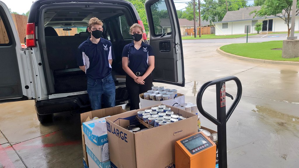 msgtraemhild's tweet photo. AFJROTC TODAY:  JROTC dropped off 830lbs of canned goods to Community Link Food Bank! Great Job cadets with your Community Service/Spring Canned Food Drive!  #Aimhigh #WeRSaginaw #ExcellenceInAllWeDo https://t.co/wLRaw8uPmK