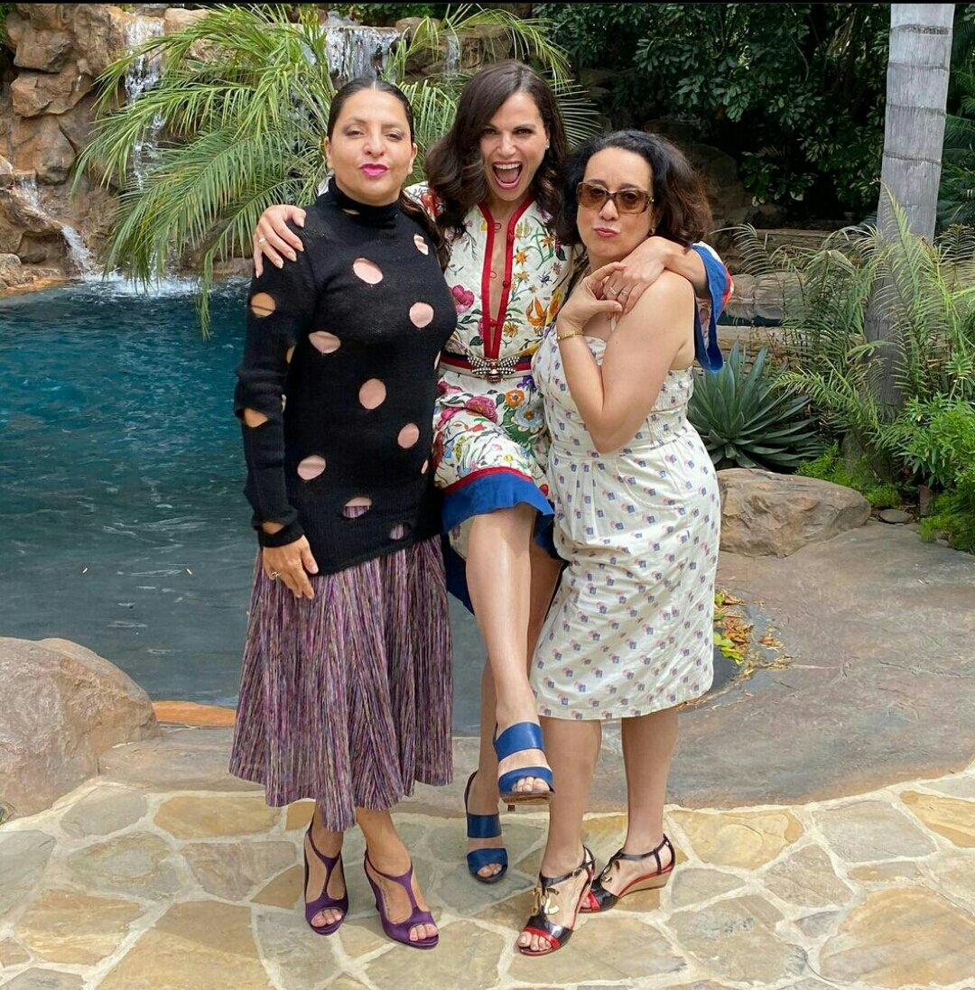 SeanaReal's tweet photo. Lana e il cast di Why Women kill 2 😍 https://t.co/WOn1kIvH9o