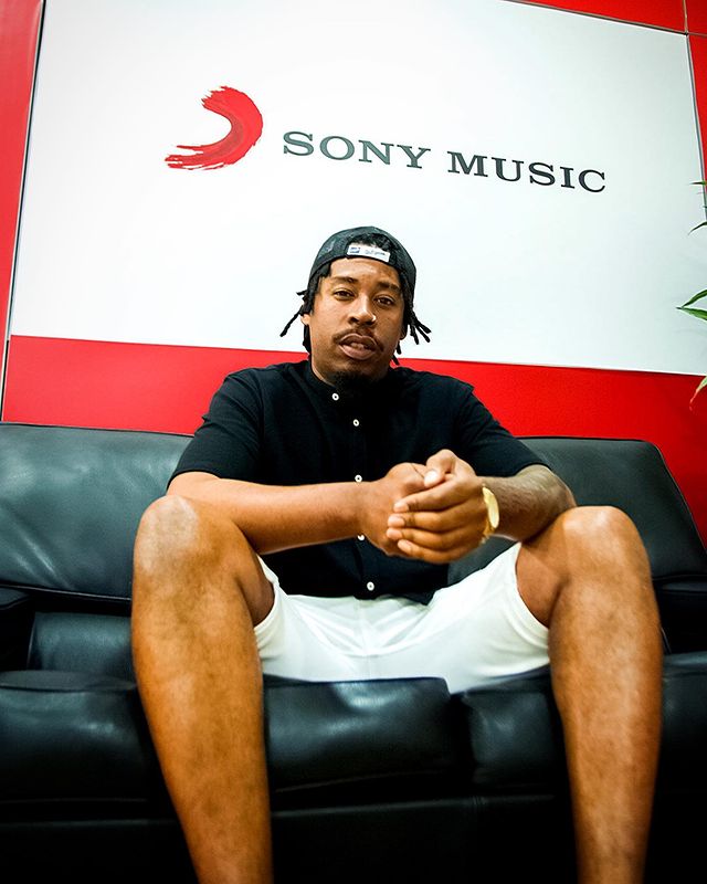 Não estivemos parados, estivemos a trabalhar em silêncio. 

É oficial, somos SONY MUSIC. O talento sempre sempre esteve presente de forma vincada, mas agora vai brilhar como merece. Voar alto é o lema!