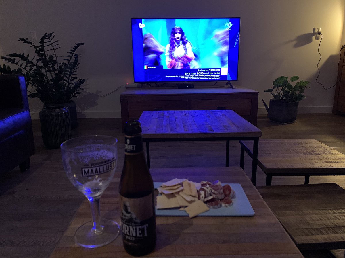 Valt niet echt mee ......#Eurovision2021 eerste 12 artiesten bagger  , dan maar troost zoeken .....