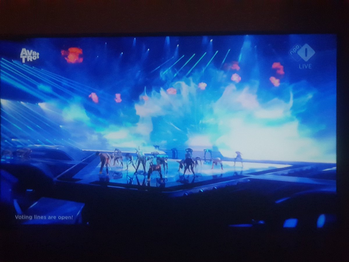 Dus we sturen Jeangu Broccoli en dit is het pauzenummer? Wat ging er mis? #Eurovision #DavinaMichelle