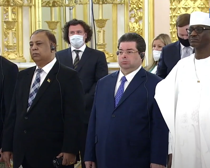 RDenRusia's tweet photo. El embajador de la República Dominicana en la Federación de Rusia, Su Excelencia Hans Dannenberg Castellanos, hizo entrega de las cartas credenciales al presidente de Rusia, Vladimir Putin, en una ceremonia que se realizó en el Salón de Alexander del Gran Palacio del Kremlin. https://t.co/TRKQoDHZUD