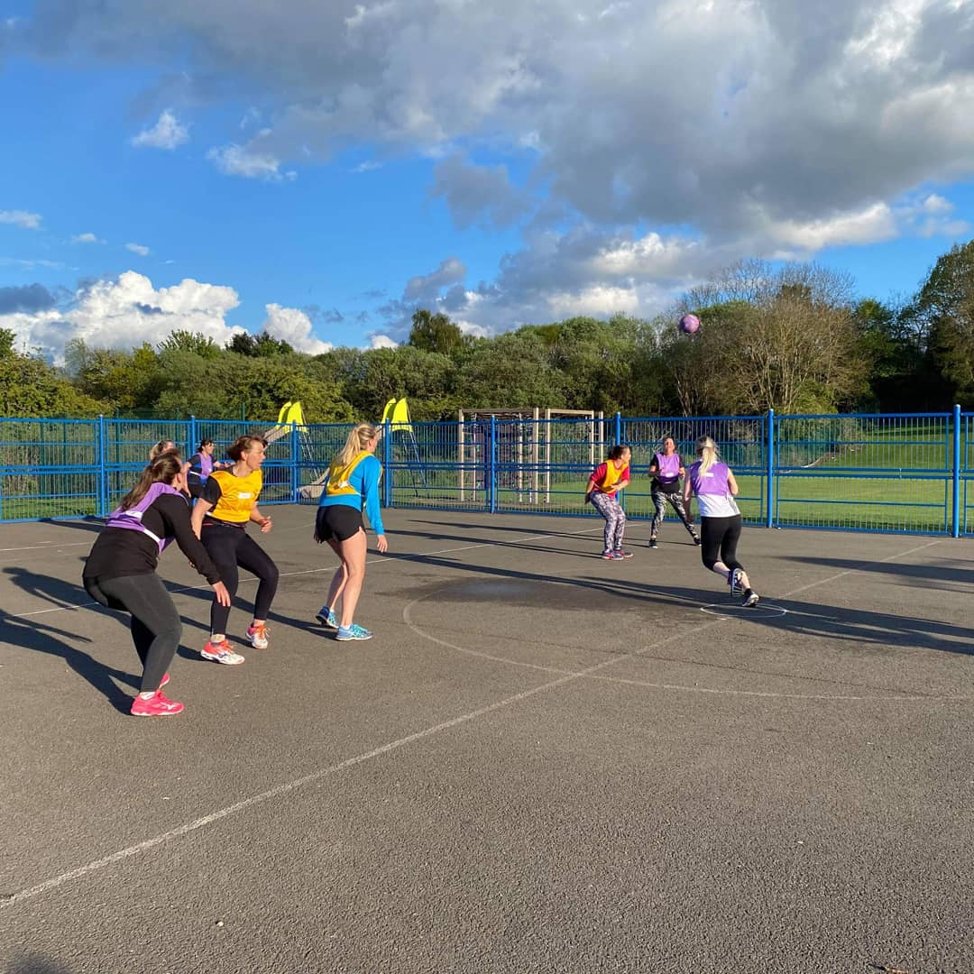 BraesNetball's tweet image. BBN &amp;amp; Senior players on court tonight for the first time after a 14 month break! Fair to say - a lot of smiles but also a lot of burning lungs &amp;amp; limbs gang?
Fancy joining?: braesblazers@gmail.com 😊
@NetballScotland #backtonetball #netsgooutdoors #netball #netballers