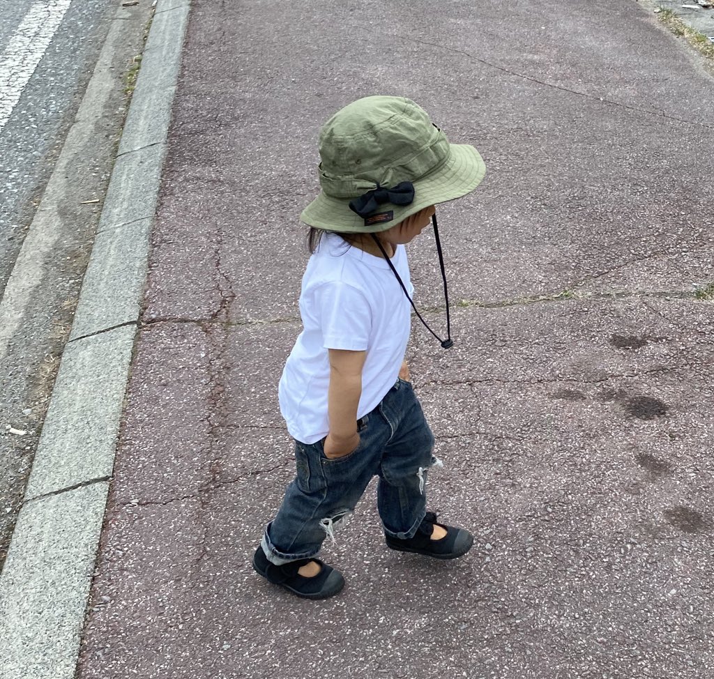 megg410's tweet photo. 生後8ヶ月のときから穿き続けている娘のジーパン。
カッコよすぎてズルいw
#levis514 https://t.co/9j6tmMSdvu