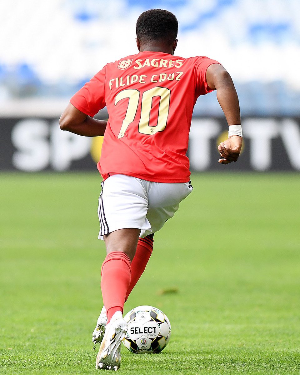 fcruzz7's tweet photo. Aproveitando cada segundo para evoluir 💪🏾
#pelobenfica #fc70 https://t.co/rcGec3LxAS