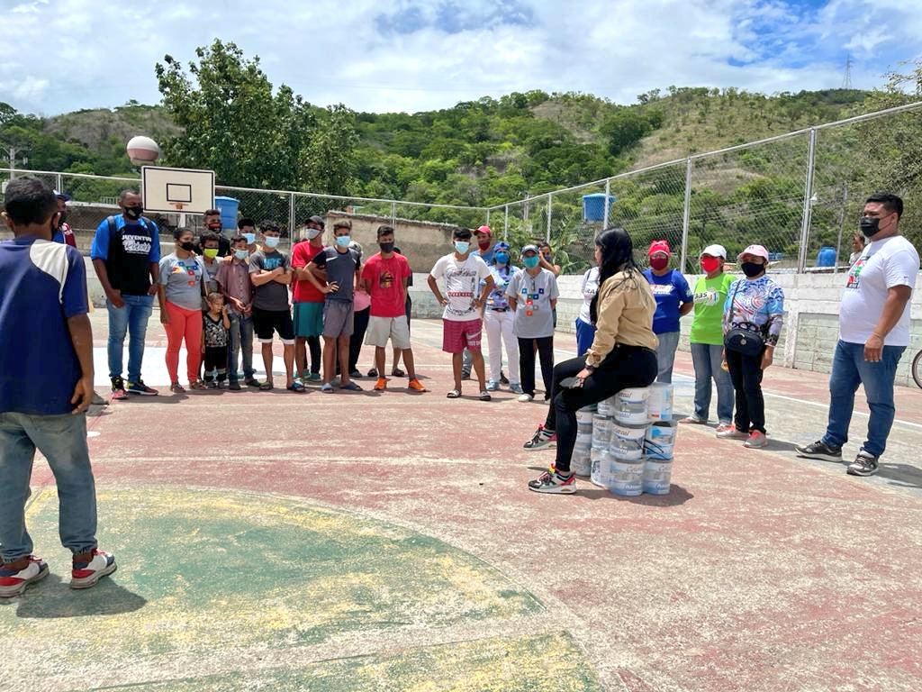 johanitakenpo's tweet photo. #18May | Llegamos al sector Colinas de San Joaquín para iniciar los trabajos de rehabilitación de la cancha de usos múltiples a través del plan #YoDefiendoHaciendo y la articulación con @inademar. ¡Seguimos recuperando espacios para la paz y la vida! #LiberenALosPatriotas https://t.co/X9UWdGeo7Z